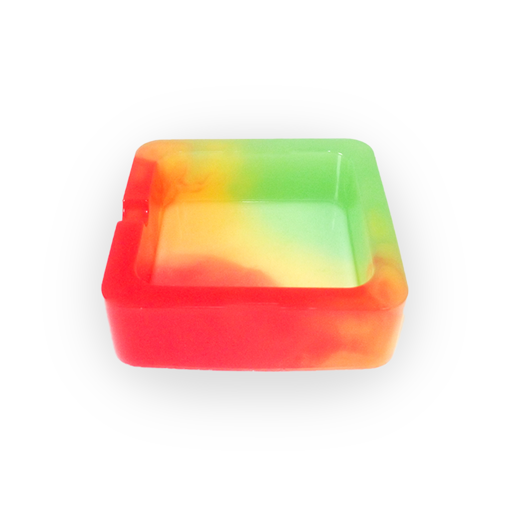 Image d'un cendrier en résine de CanEmpire aux couleurs rappelant la culture Rastafari. Cette oeuvre artisanale offre une protection à la chaleur ainsi qu'un style & une durabilité incomparable.
