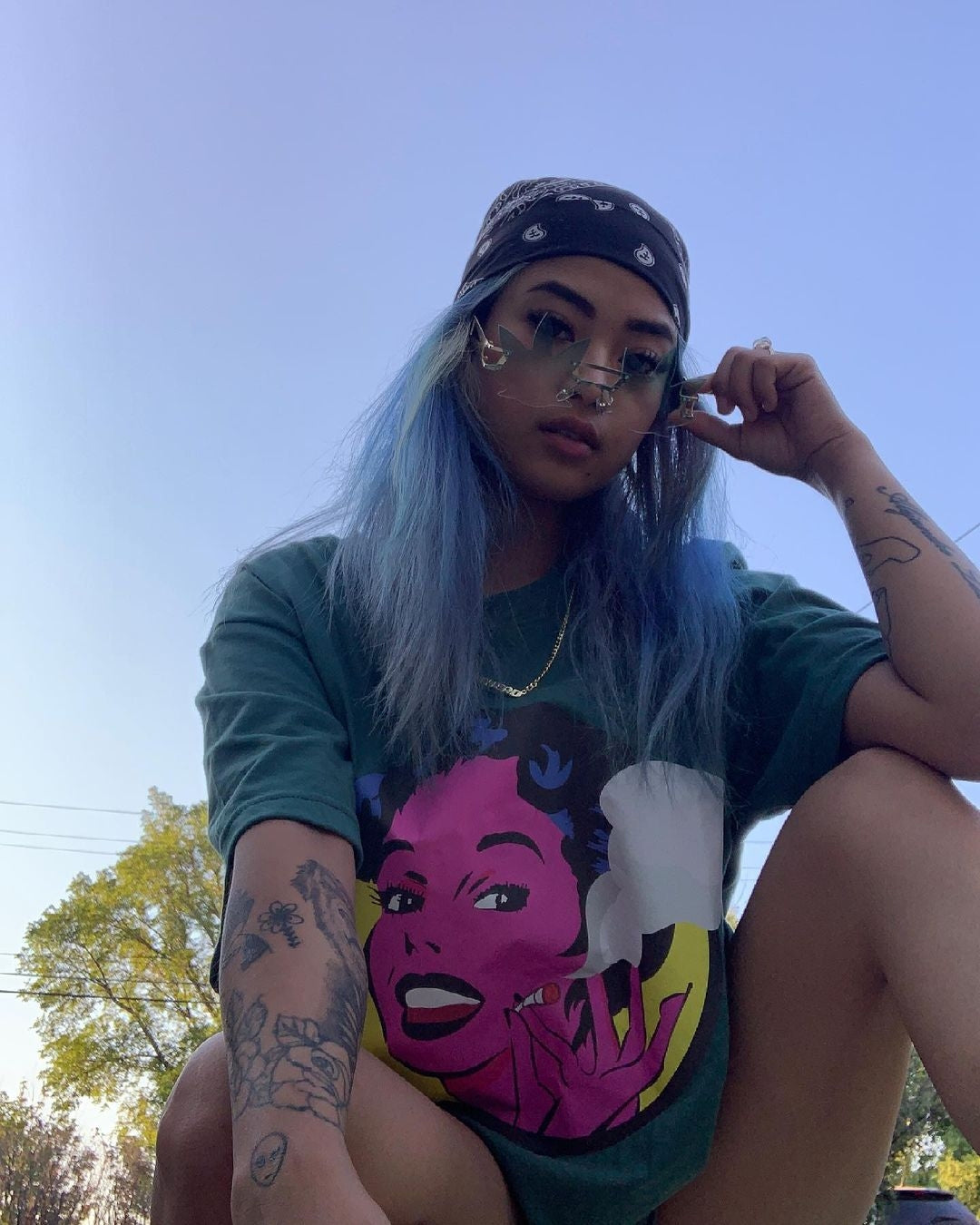 Image du t-shirt manches courtes vert #GrlPWR de CanEmpire. Ce chandail présentant une illustration suivant la thématique du cannabis est fabriqué au Canada avec un tissu 100% coton biologique!